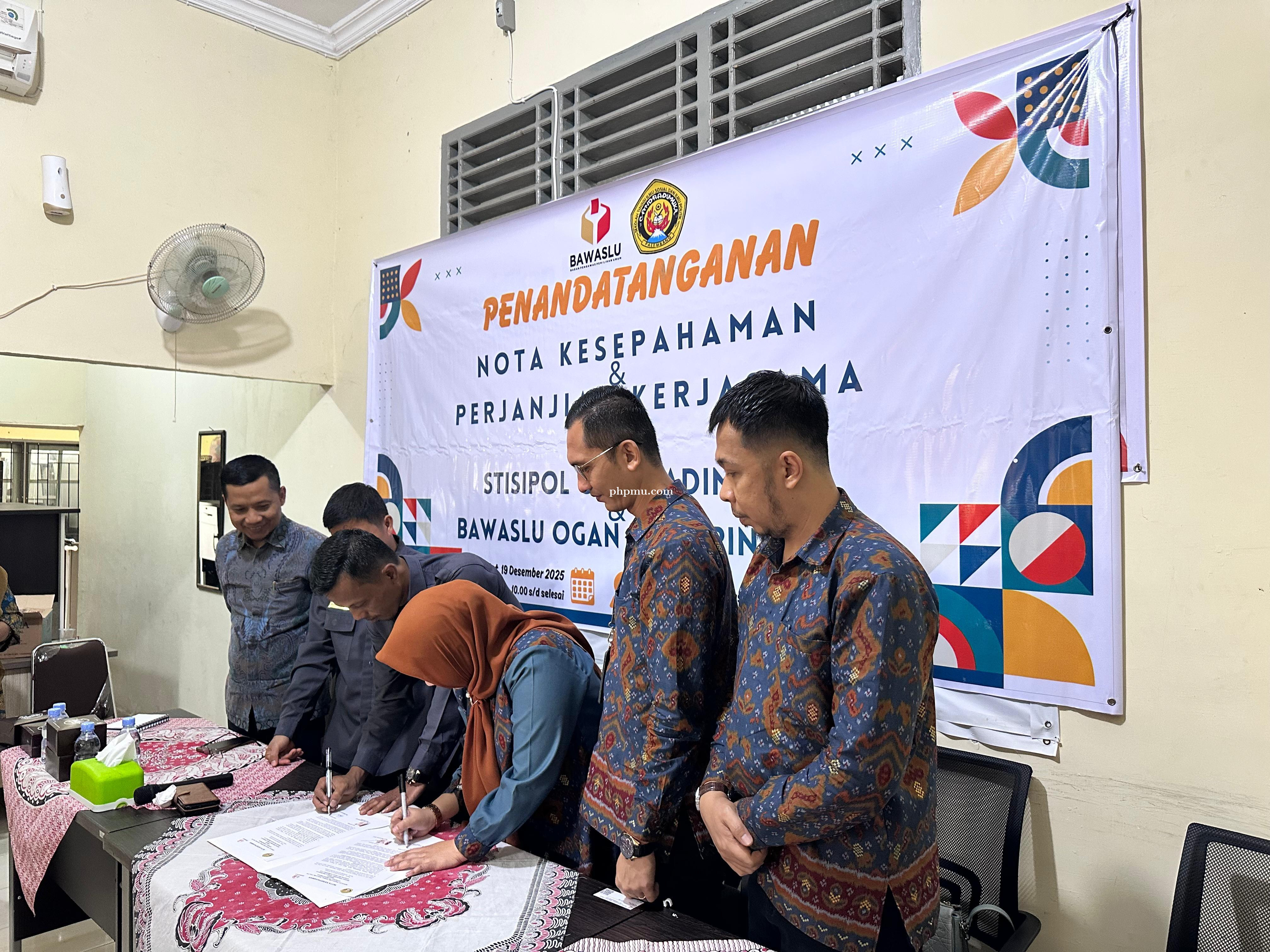Penandatanganan Nota Kesepahaman & Perjanjian Kerjasama STISIPOL Candradimuka & BAWASLU Ogan Komerin