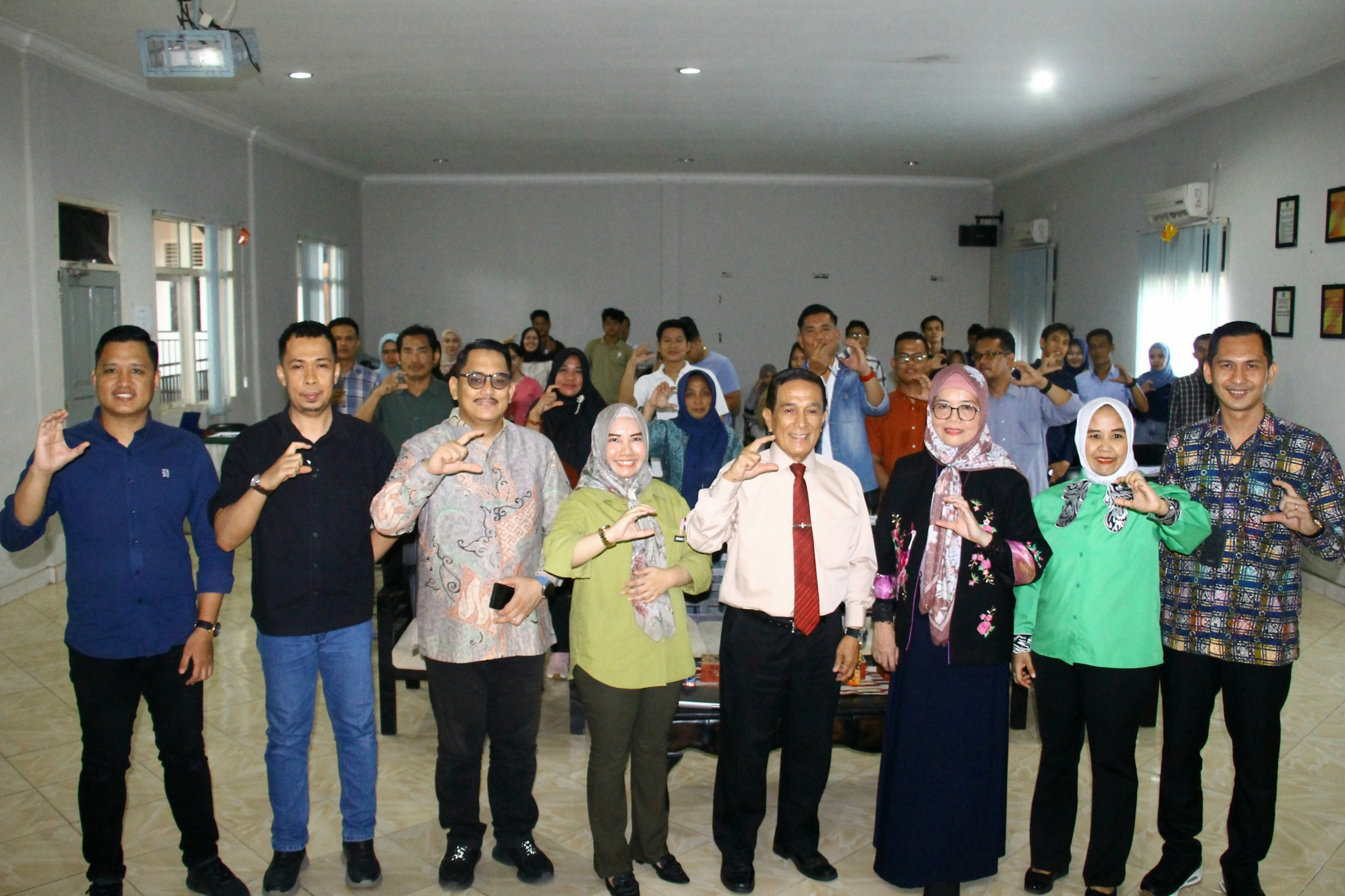 Kuliah Umum Dinamika Kepemimpinan di Era VUCA Menuju Indonesia Emas 2045