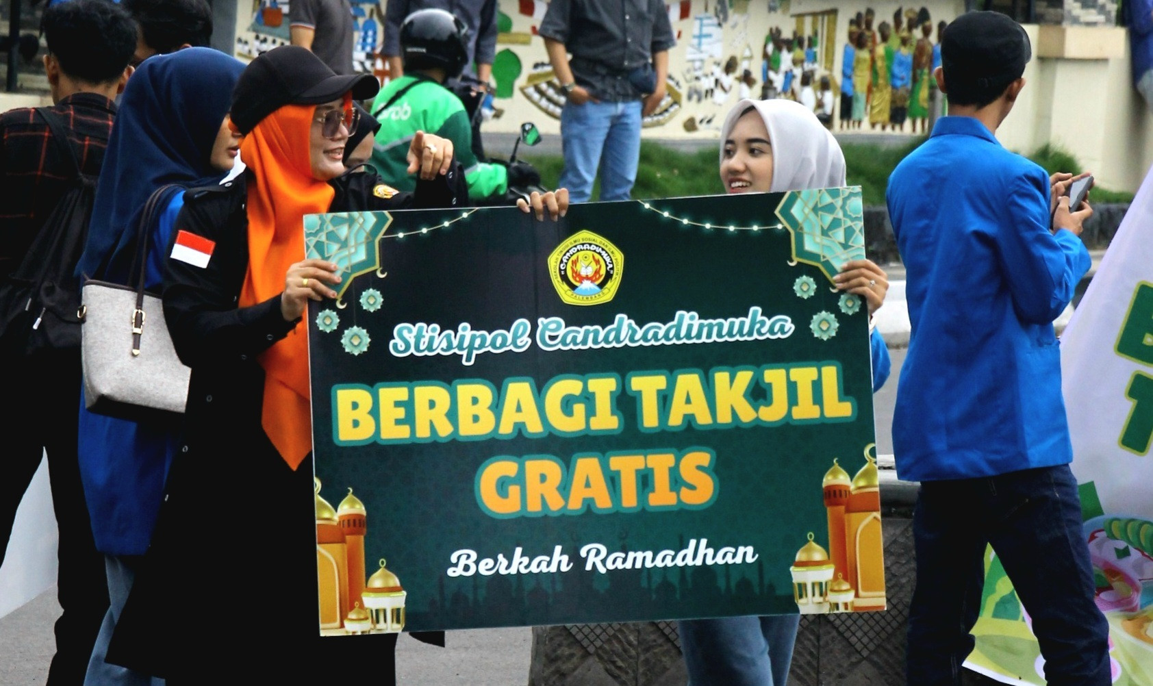 STISIPOL Candradimuka Berbagi Takjil Gratis Berkah Ramadhan