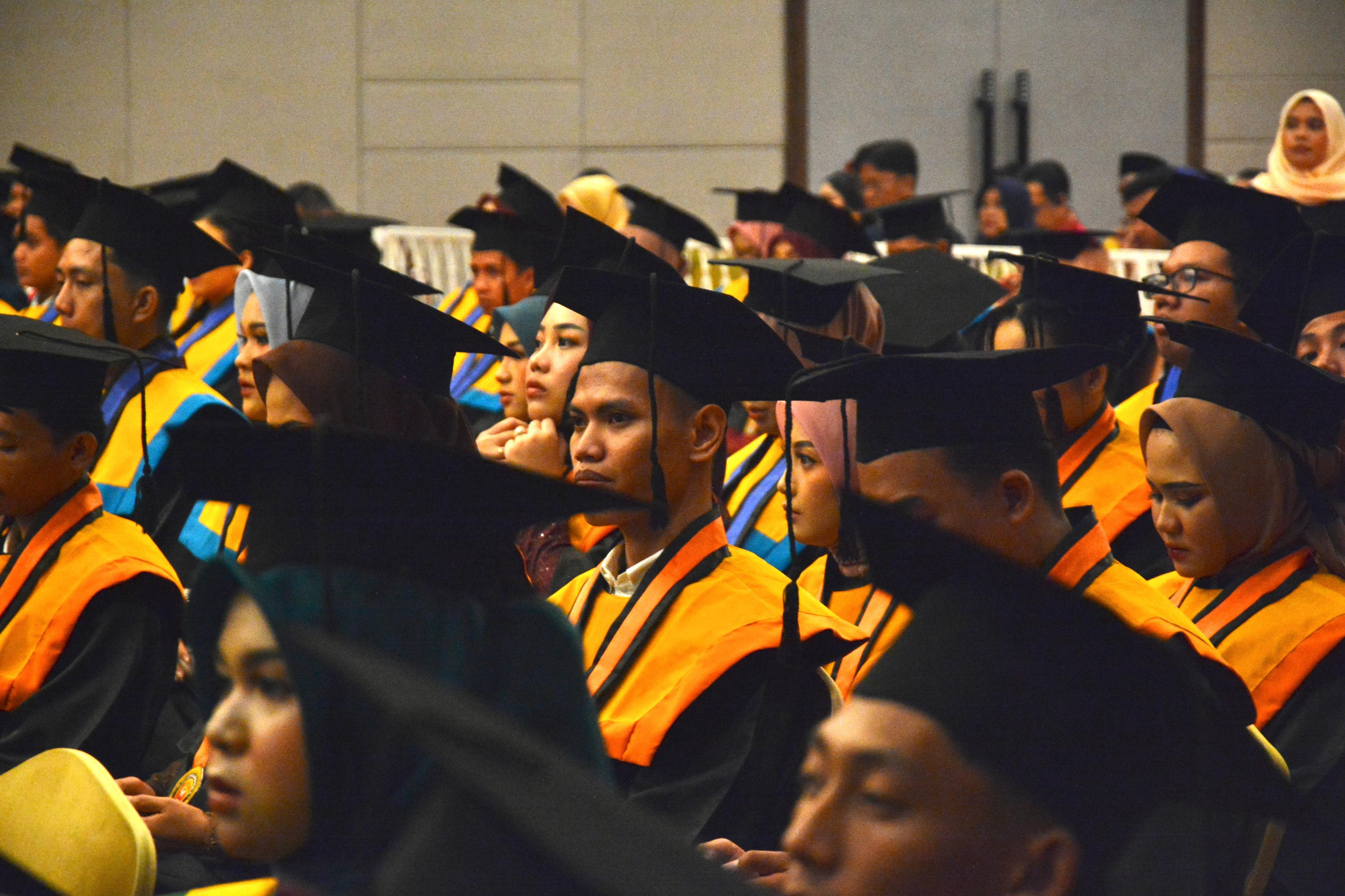 Sidang Senat Terbuka Wisuda Program Sarjana & Program Magister STISIPOL Candradimuka